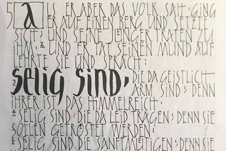 Das „Handgeschriebene Neue Testament“ wird gebunden und dann im Bibelzentrum ausgestellt. Eine Digitalisierung ist ebenfalls geplant. (Foto: Bibelzentrum) Das „Handgeschriebene Neue Testament“ wird gebunden und dann im Bibelzentrum ausgestellt. Eine Digitalisierung ist ebenfalls geplant. (Foto: Bibelzentrum)