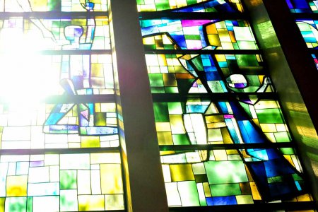 Ostern - Fest der Auferstehung, Sieg des Lebens. Im Bild ein Motiv aus der evangelischen Kirche in Wien-Neubau. Foto: epd/Uschmann Ostern - Fest der Auferstehung, Sieg des Lebens. Im Bild ein Motiv aus der evangelischen Kirche in Wien-Neubau. Foto: epd/Uschmann