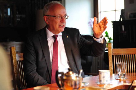 „Es entsteht der Eindruck, dass die Mehrausgaben vor allem denen zugutekommen, denen es ohnehin im Vergleich besser geht“ - Bischof Michael Bünker zu den Sparplänen der Regierung. Foto: epd/M. Uschmann „Es entsteht der Eindruck, dass die Mehrausgaben vor allem denen zugutekommen, denen es ohnehin im Vergleich besser geht“ - Bischof Michael Bünker zu den Sparplänen der Regierung. Foto: epd/M. Uschmann