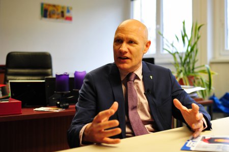 Der Vatertag ist eine gute Möglichkeit, Väter unserer Zeit zur Reflexion ihrer Identität zu ermutigen, meint der Wiener Superintendent Matthias Geist. Foto: M. Uschmann