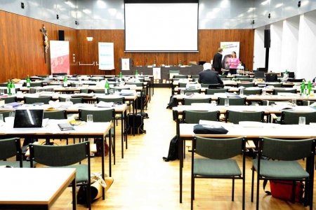 Das Synodenplenum bleibt im Juni wegen der Coronakrise leer. Foto: epd/Uschmann Das Synodenplenum bleibt im Juni wegen der Coronakrise leer. Foto: epd/Uschmann