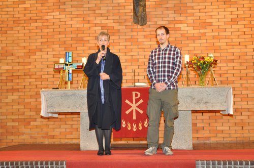 Gisela Ebmer und Thomas Nanz von der Evangelischen Jugend Wien stellen den &quot;Friedenstag&quot; vor