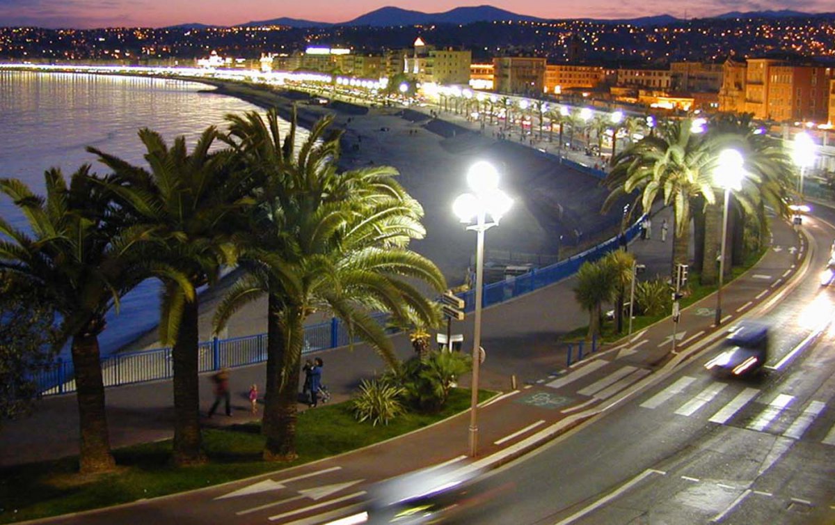 Promenade von Nizza in abendlicher Stimmung. Foto: wikimedia/Kotasik