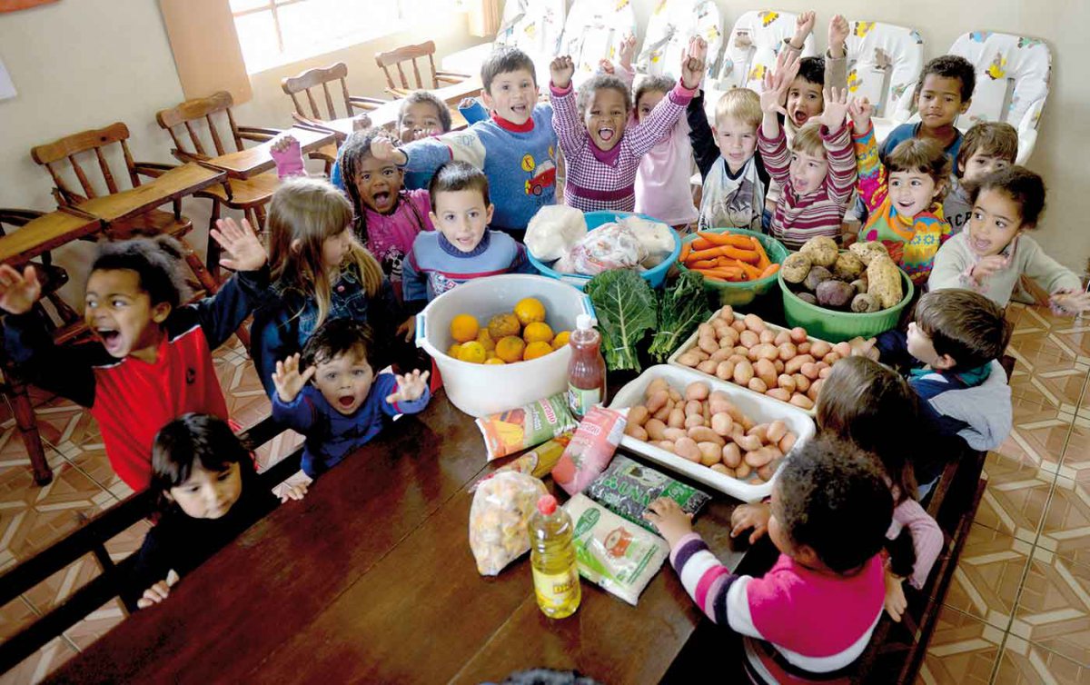 Jeder neunte Mensch auf der Welt hat nicht genug zu essen, rund eine Milliarde leidet zudem an Nährstoffmangel. Brot für die Welt unterstützt mit seiner aktuellen Kampagne das brasilianische Projekt „Gesundes Essen für Alle“. Foto: Brot für die Welt/Kopp