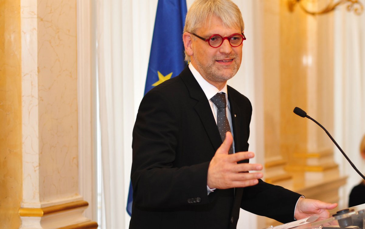 Für seine interdisziplinären Beiträge im Feld der Medizin- und Bioethik wurde der Theologe Ulrich Körtner von der Österreichischen Akademie der Wissenschaften mit dem Wilhelm-Hartel-Preis ausgezeichnet. Foto: epd/Uschmann