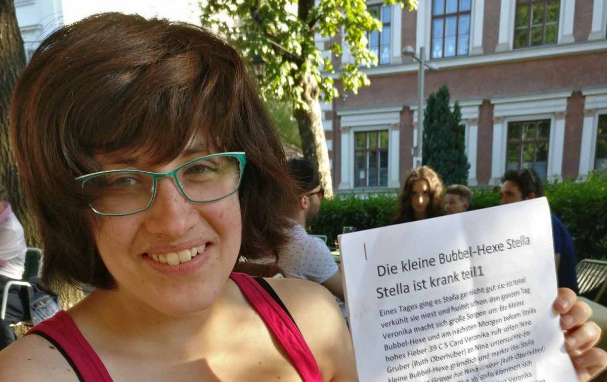 Neben Veronika Grün (im Bild) lasen auch die SchriftstellerInnen Brigitte Koxeder, Ruth Oberhuber und Stefan Mann aus ihren Texten. Foto: Diakonie Österreich/Roberta Rastl-Kircher