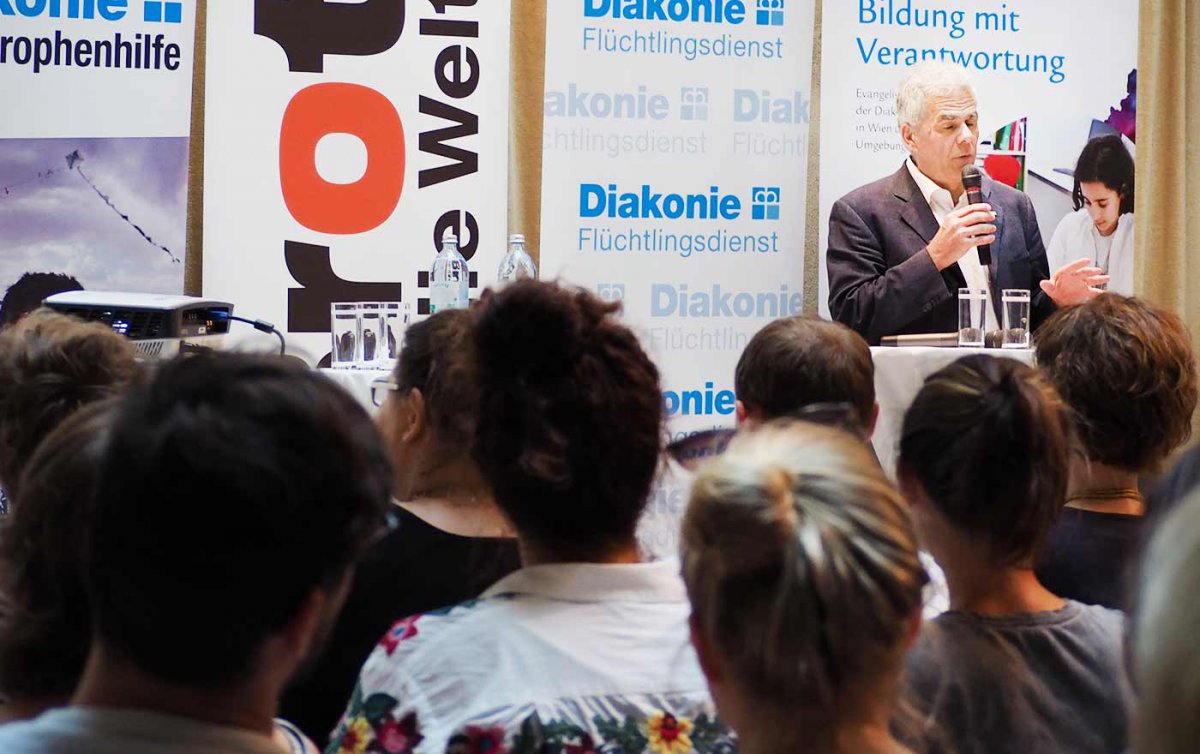 „Die Diakonie Eine Welt mit ihren zahlreichen Arbeitsgebieten ist im Jahr 2016 massiv gewachsen“, erklärte Diakonie Eine Welt-Rektor Michael Bubik bei der Präsentation des Nachhaltigkeitsberichts in Wien. (Foto: Diakonie Eine Welt)