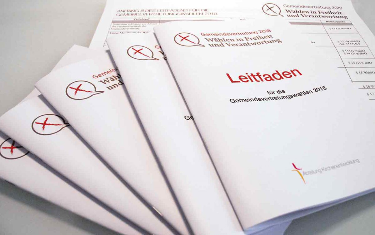 Der Leitfaden informiert über Fristen, Maßnahmen und die Organisation der Wahlen. Foto: epd/Uschmann 