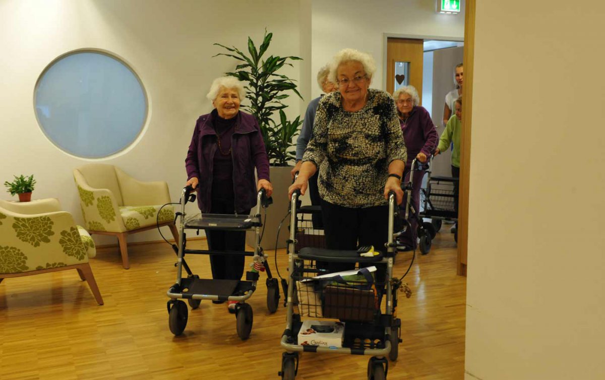 In ihrem 10-Punkte-Plan fordert die Diakonie, Alter und Pflege neu zu denken. Foto: epd/Uschmann 