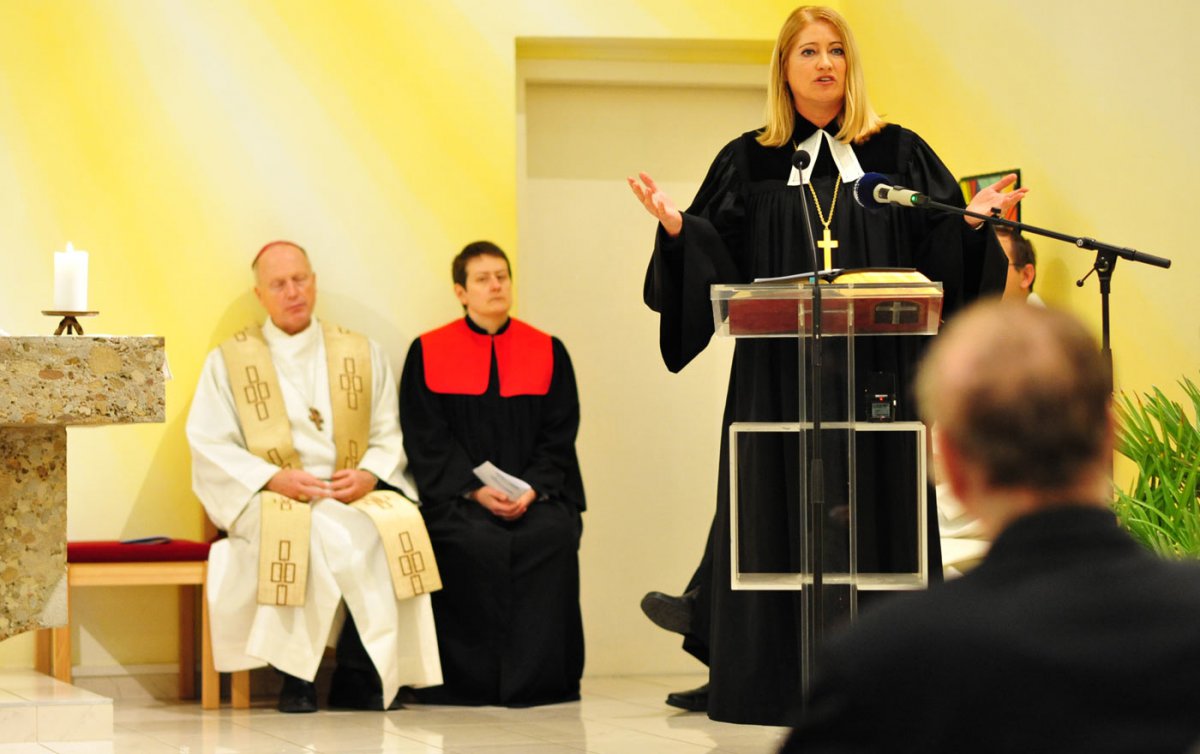   Ein wertschätzender Dialog zwischen Christen und Juden ist eine &quot;absolute Notwendigkeit und große Bereicherung&quot;: Oberkirchenrätin Ingrid Bachler beim Gottesdienst zum Tag des Judentums. Foto: epd/M.Uschmann