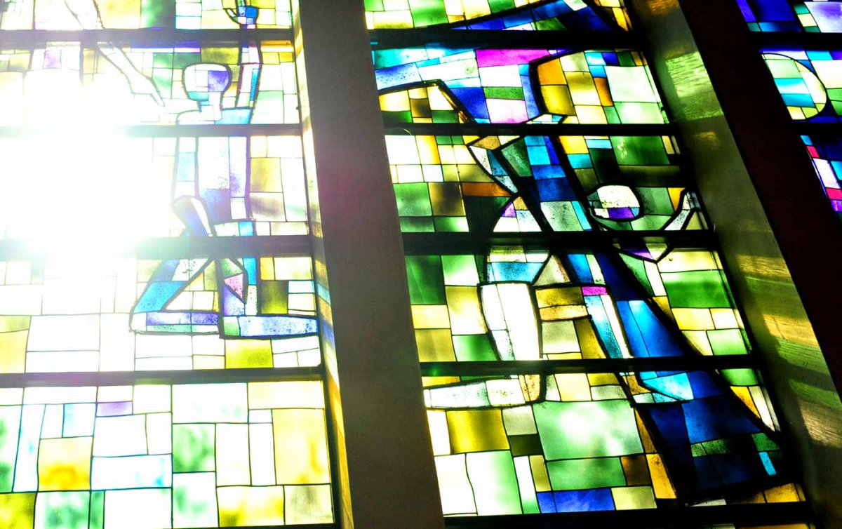   Ostern - Fest der Auferstehung, Sieg des Lebens. Im Bild ein Motiv aus der evangelischen Kirche in Wien-Neubau. Foto: epd/Uschmann
