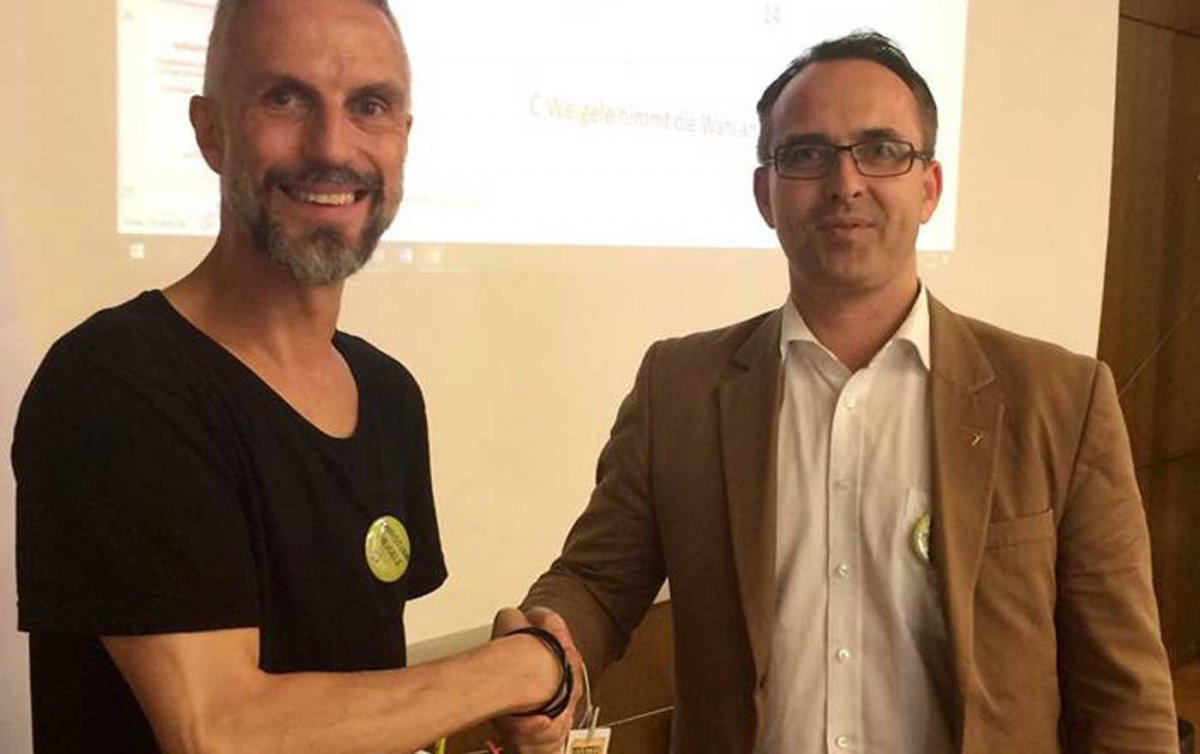 Christian Weigele (l.) folgt Ulrich Böheim als Vorsitzender der Evangelischen Jugend Österreich nach. Foto: EJÖ