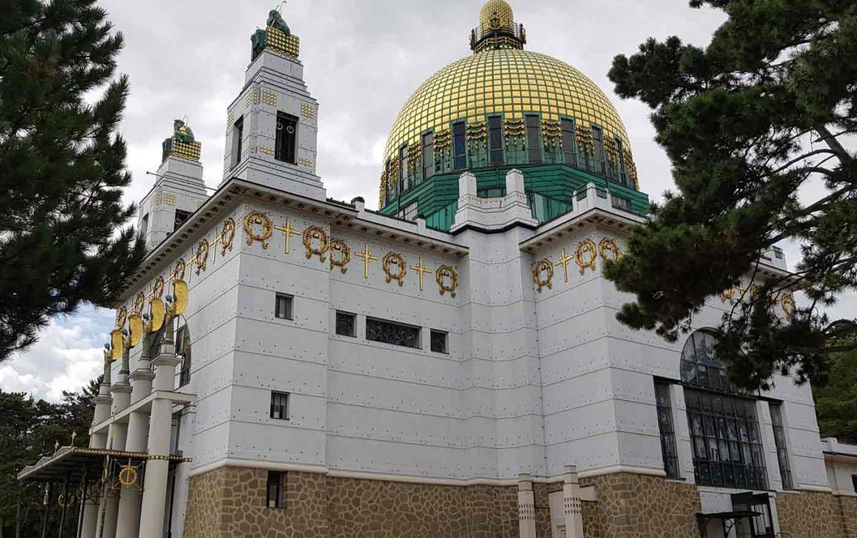 Die Verbindung von Religion und Moderne in Wien um 1900 wird unter anderem an der 1907 von Otto Wagner erbauten Kirche am Steinhof sichtbar. Foto: epd/Michael Windisch