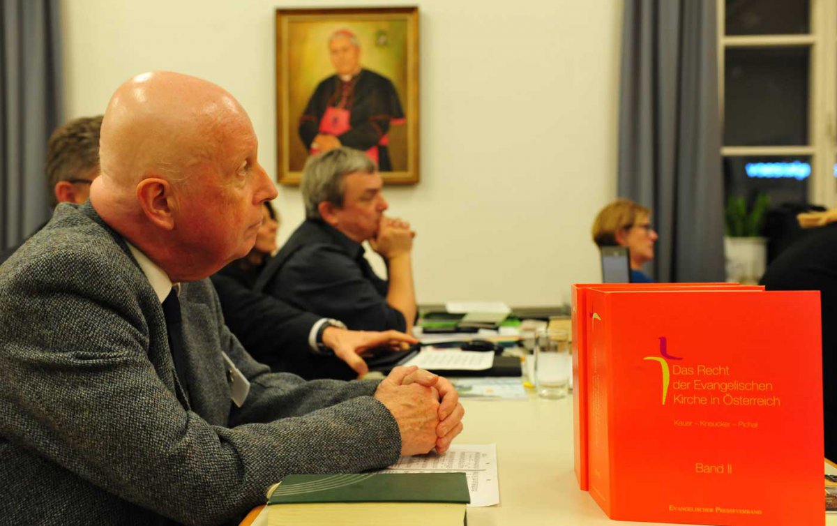 Tichy habe sich &quot;intensiv mit dem Wort Gottes auseinandergesetzt, es aber &#039;nicht beim Hören belassen&#039;, sondern Taten gesetzt&quot;, sagte Synodenpräsident Peter Krömer über den verstorbenen Oberkirchenrat. Foto: epd/Uschmann