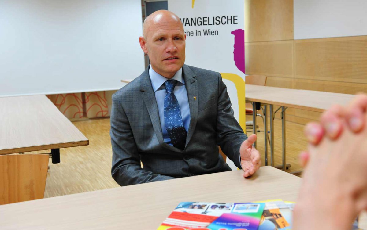 &quot;Wo Stimmen laut werden, wer aller nicht sozialer Unterstützung in entsprechendem Umfang wert ist, dort möchte ich, dass wir als Evangelische uns dagegen aussprechen.“ Matthias Geist im Interview mit der Wiener Zeitung. Foto: epd/Uschmann