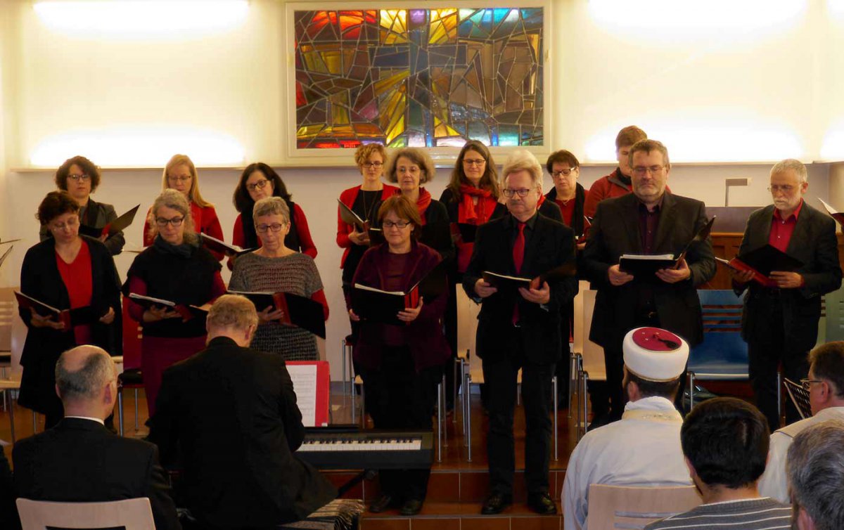 Gestaltete das interreligiöse Friedensgebet muskalisch mit: der &quot;Erlöserkirche Gospel Choir&quot;. Foto: Franz Radner