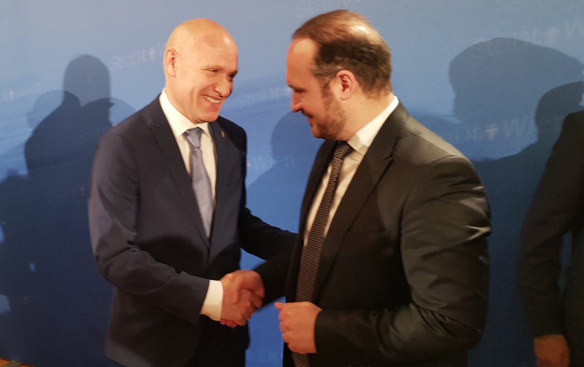 Sehen das Campus-Projekt auf einem guten Weg, müssen aber die Finanzierung noch klären: der evangelische Superintendent Matthias Geist (l.) und Ümit Vural, Präsident der Islamischen Glaubensgemeinschaft. Foto: epd/Michael Windisch