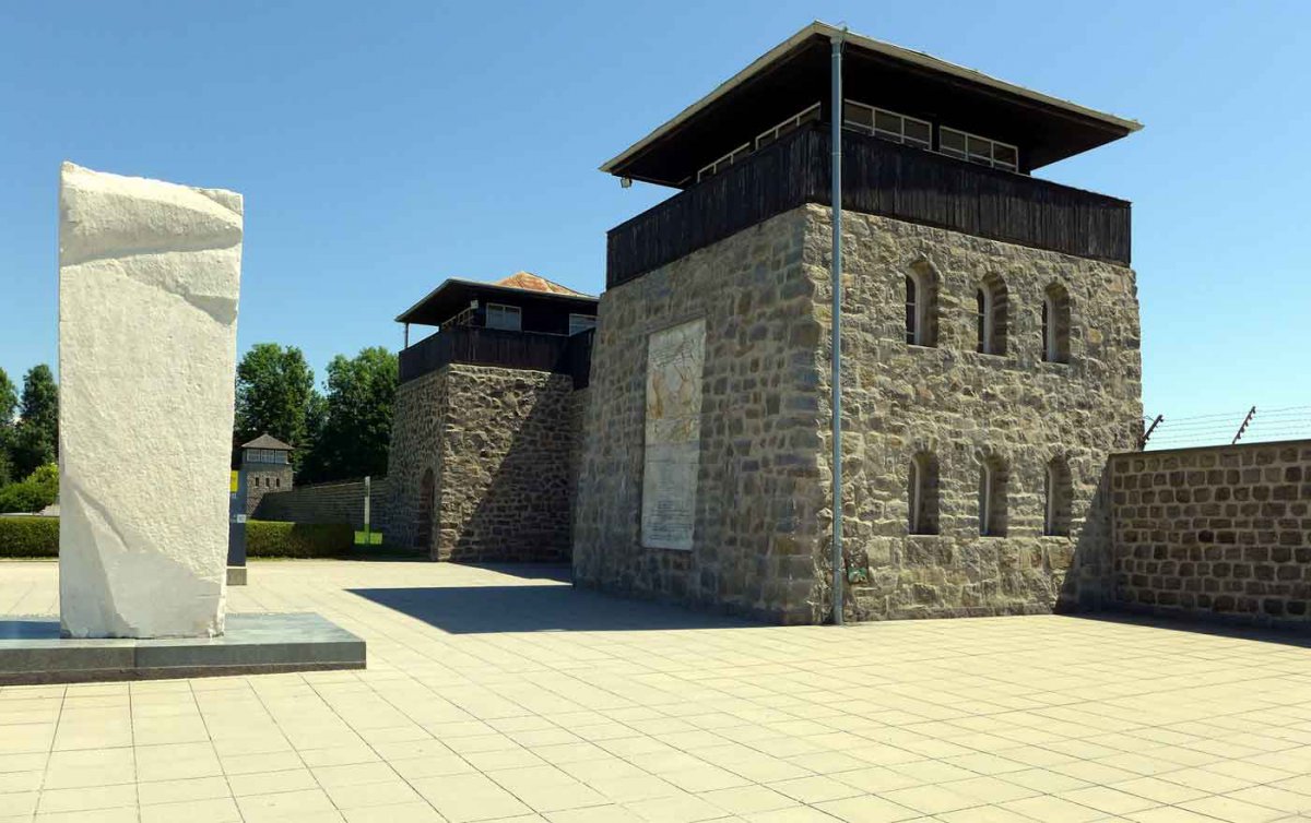 Das Eingangsgebäude zum KZ Mauthausen. Foto: wikimedia/dnalor01/cc by sa 3.0
