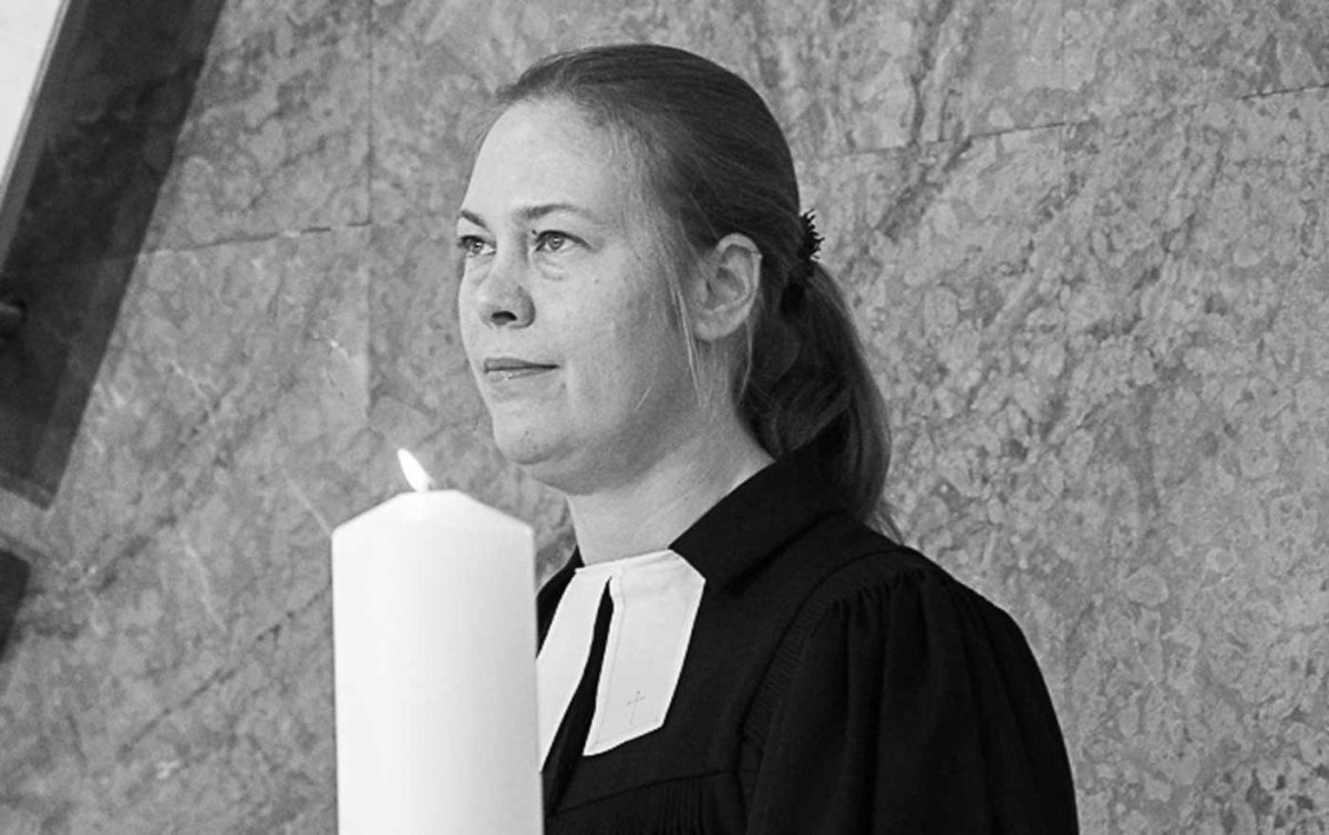 „Vor allem verlieren wir eine Frau, die durch ihren Humor und ihre Natürlichkeit vielen von uns nicht nur eine loyale Kollegin sondern eine Freundin geworden ist&quot;, sagte der niederösterreichische Superintendent Lars Müller-Marienburg zum Tod von Angelika 