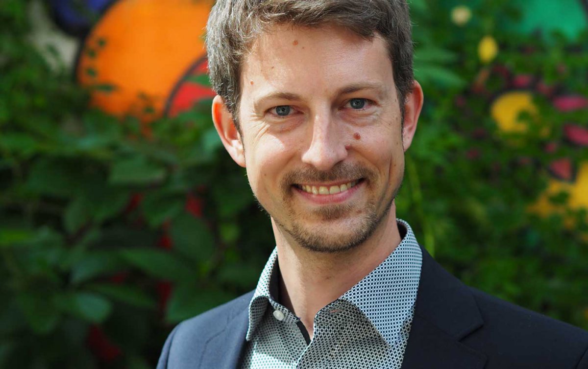 Für die Herausforderungen der Zukunft brauche es mündige Bürgerinnen und Bürger mit weltoffenem Blick, sagt der künftige Geschäftsführer der Diakonie Eine Welt, Tim Lainer. Foto: Diakonie Eine Welt