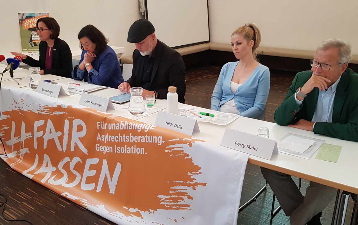 Sprachen stellvertretend für über 25 beteiligte NGOs: Diakonie-Direktorin Maria Katharina Moser, die frühere Justizministerin Maria Berger, Volkshilfe-Geschäftsführer Erich Fenninger, Schauspielerin Hilde Dalik und Ferry Maier, Mitinitiator von Menschen.W