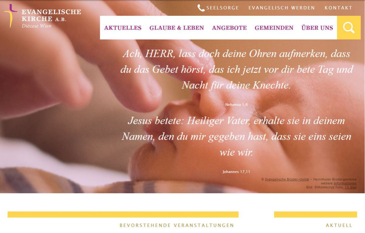 Zu sehen ist der obere Teil der Startseite der neuen Homepage: Die Tageslosung vom 26.3.2016 und das Menü vor einem großen Aufmacherbild, das ein Säuglingsgesicht zeigt und eine Erwachsenenhand, die die Nase des Säuglings berührt.