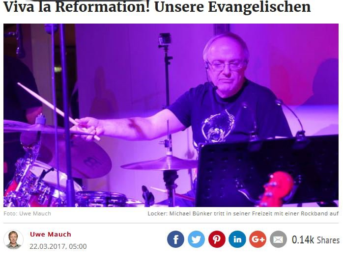 Locker: Michael Bünker tritt in seiner Freizeit mit einer Rockband auf (Foto: Uwe Mauch)