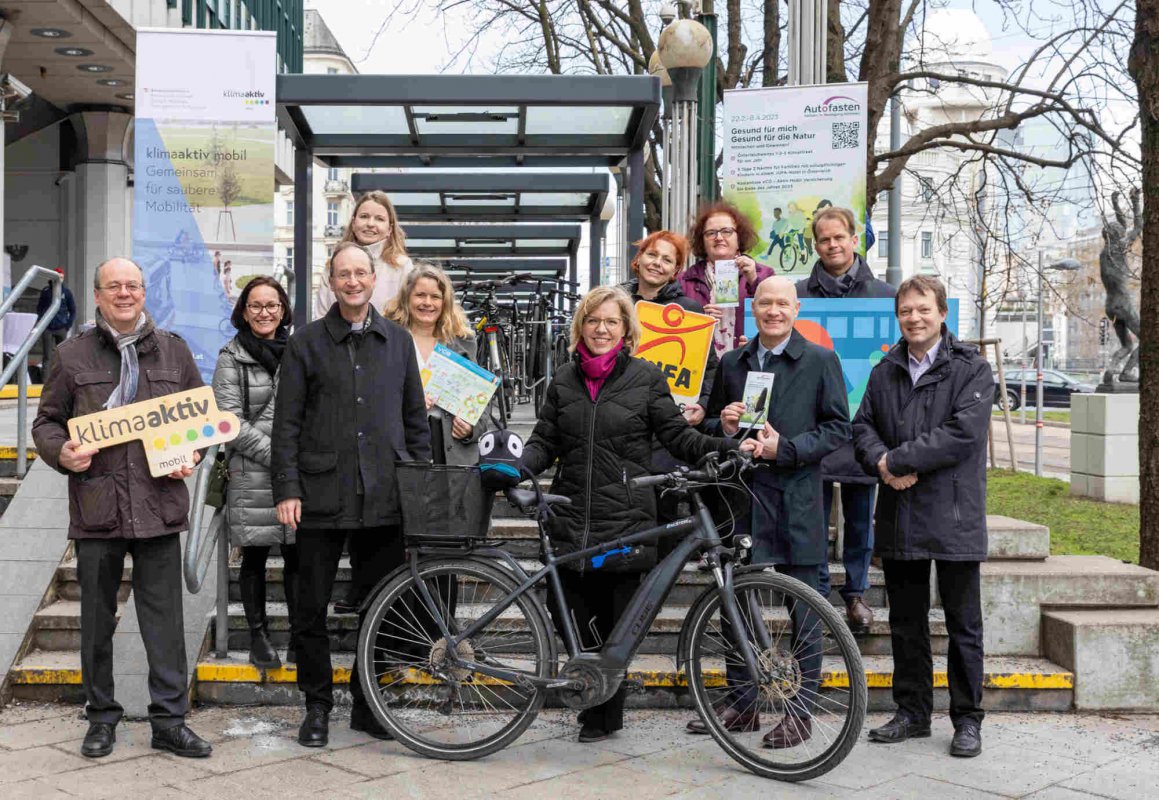 Präsentation der Aktion „Autofasten“ in Wien, u.a. mit: Bundesministerin Leonore Gewessler, Weihbischof Stephan Turnovsky, der Wiener evangelischen Umweltbeauftragten Andrea Kampelmühler, Superintendent Matthias Geist sowie Markus Gerhartinger, Sprecher d
