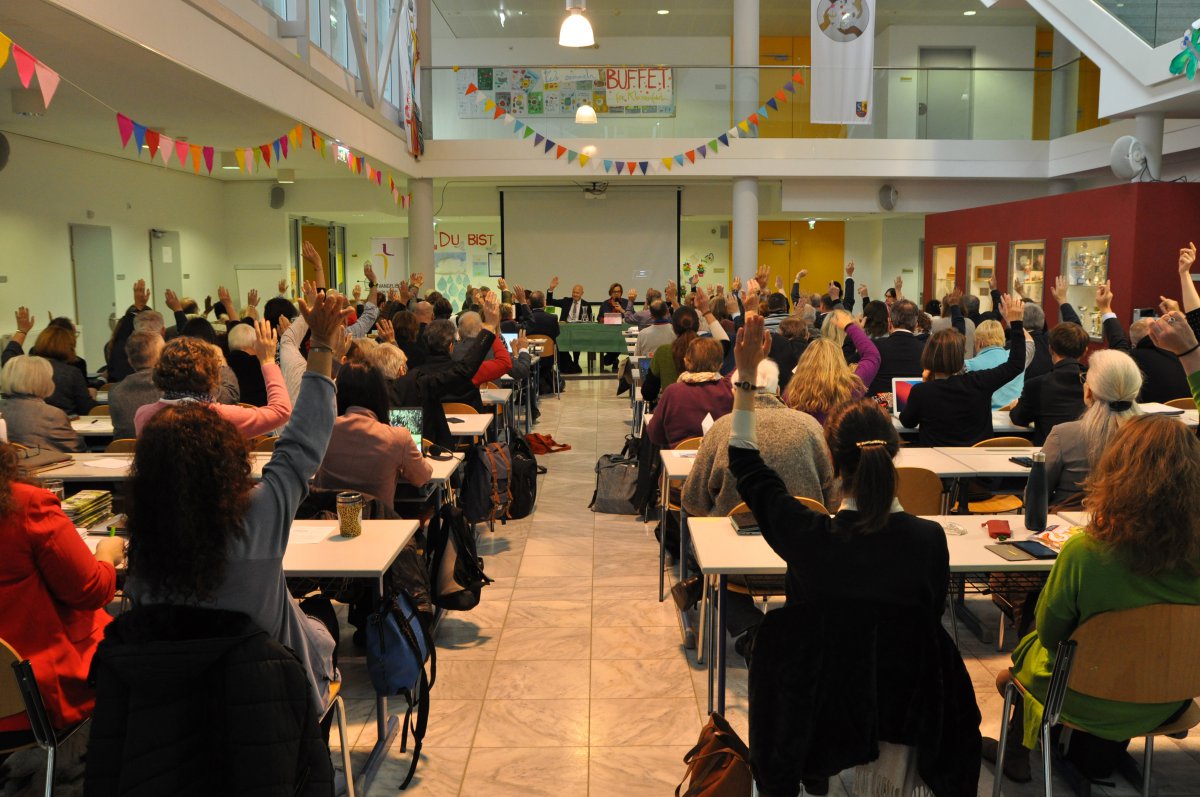 Die Weichen für das Jahr 2024 stellten die rund 80 Delegierten aus den Pfarrgemeinden und Arbeitsbereichen der Evangelischen Kirche A.B. in Wien (Foto: Gratzer)