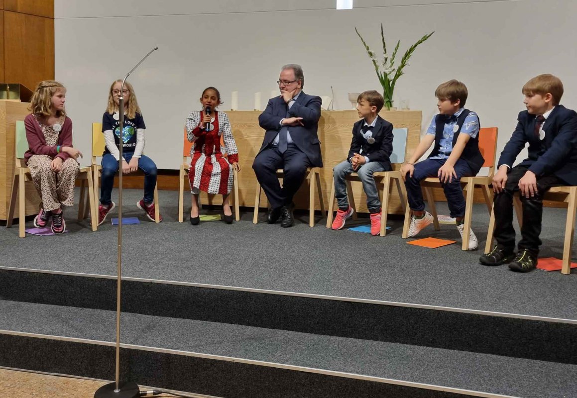 Palmöl, gerodete Wälder und vertriebene Menschen: Die Volksschulkinder sorgen sich um die Umwelt. (Foto: epd/Dasek)