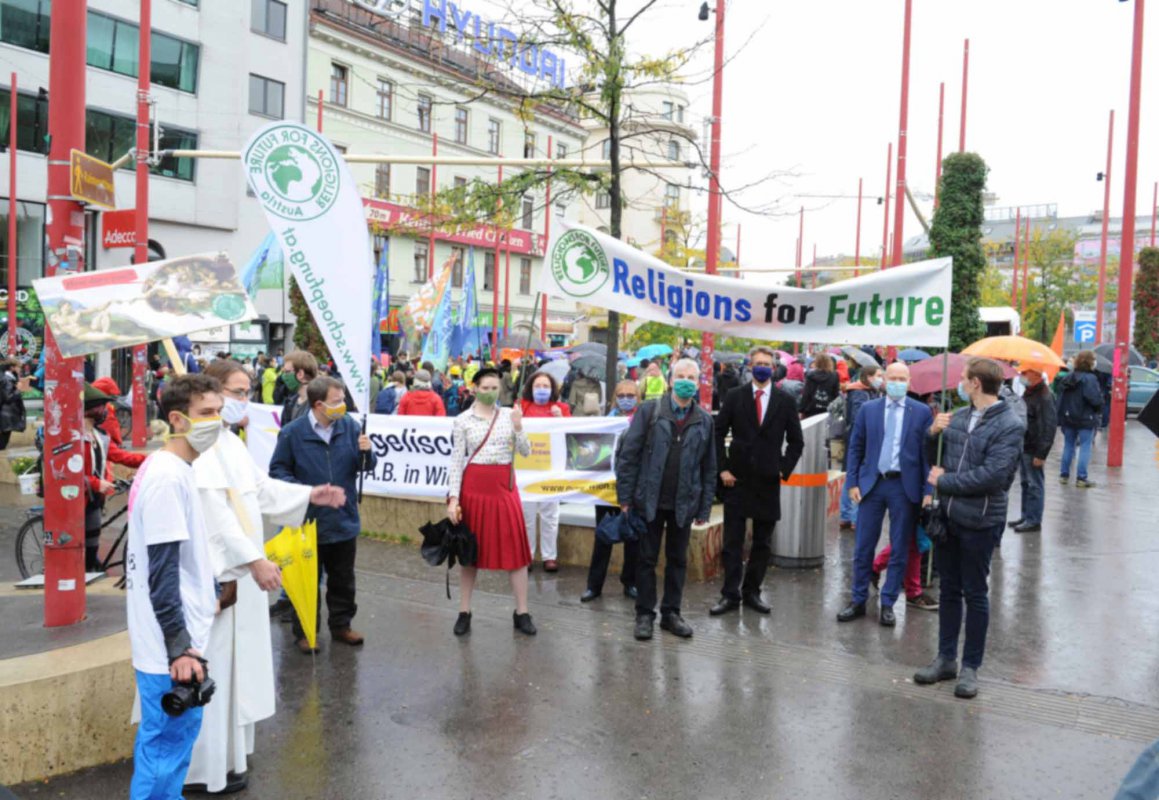 Wie bereits in den Vorjahren nehmen auch diesmal zahlreiche Religionsvertreter:innen am weltweiten Klimastreik teil. (Foto: epd / M. Uschmann)