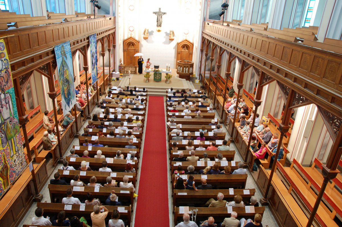 Zum Auftakt feierten rund 250 Gäste einen besonderen Gottesdienst in der Gustav-Adolf-Kirche in Gumpendorf.
