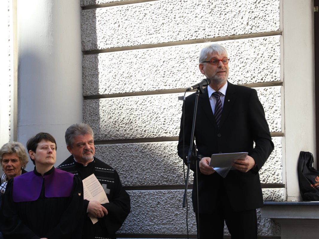 Ulrich Körtner sprach bei der gemeinsamen Karfreitags-Aktion in Wien zu den rund 500 versammelten Evangelischen und Altkatholiken. Foto: Michael Haberfellner