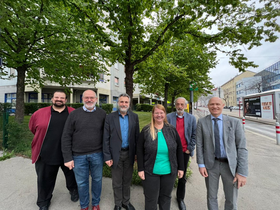 Ramazan Demir (von links), Omar Al-Rawi, Tarafa Baghajati, Katja Eichler, Heinz Nußbaumer und Matthias Geist. Foto: Plattform Christen und Muslime
